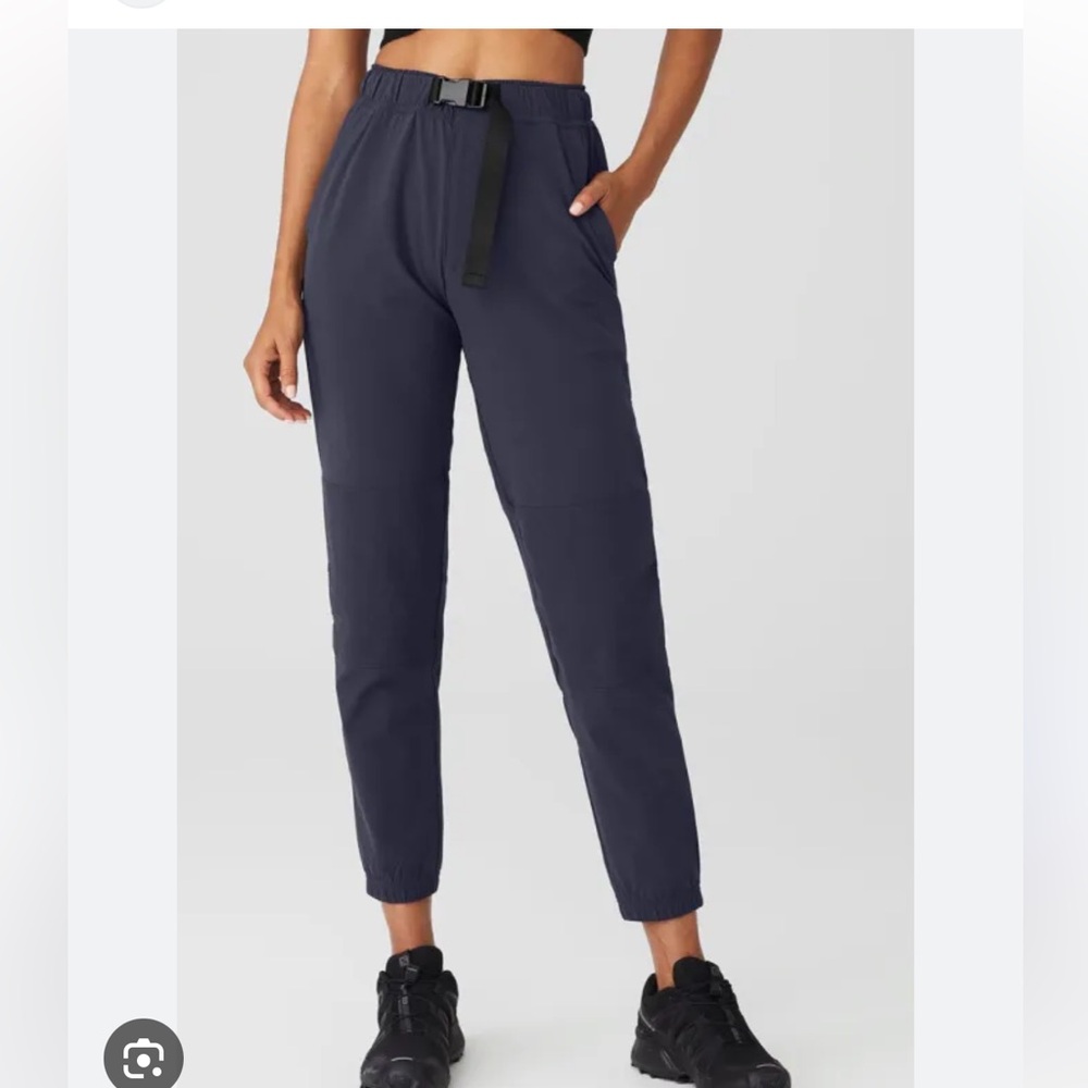 Alo yoga Parallel Talus Tech Pant in Navy